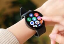 Samsung wearable, source: Framesira / Shutterstock.com