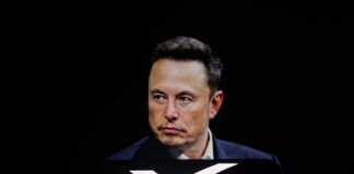 Musk, Starlink, source: bella1105 / Shutterstock.com