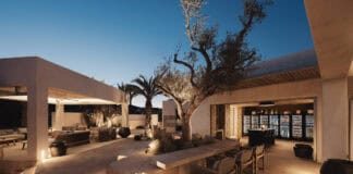 Paros, Crios beach bar