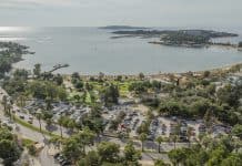 Σκληρή κόντρα 4 γνωστών επιχειρηματιών για τη μίσθωση της Ακτής Βουλιαγμένης