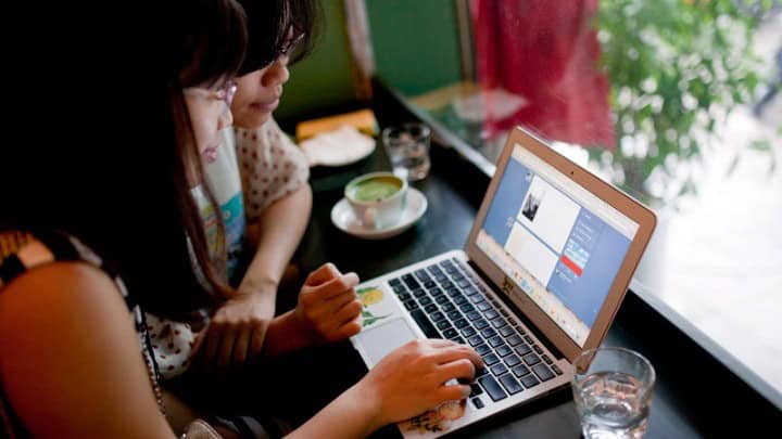 w15-74049VIETNAMSOCIALMEDIA